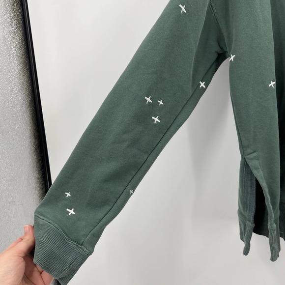 Hem & Thread Green Embroidered Popover Sweater Casual Side Slits Large - Picture 5 of 8